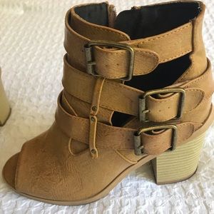 Super Cute Open Toe Bootie.  Size 7 1/2